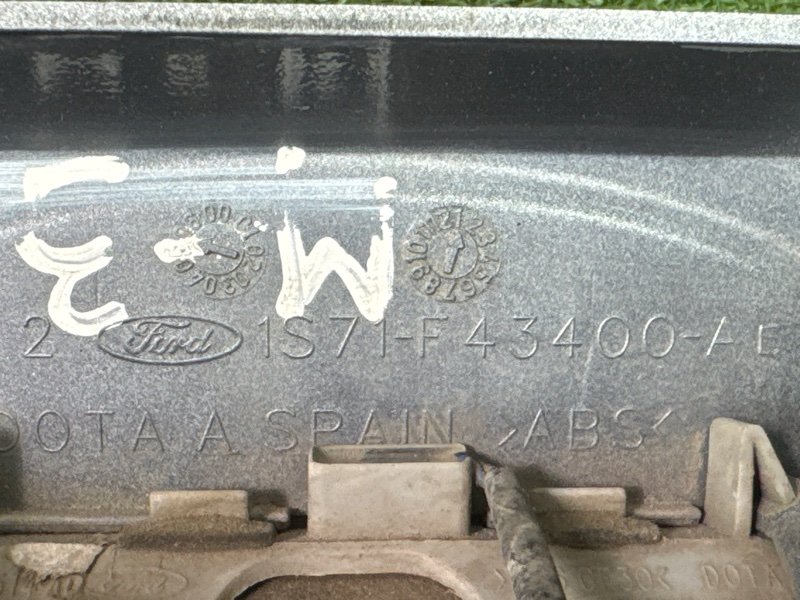 Молдинг крышки багажника Ford Mondeo 3