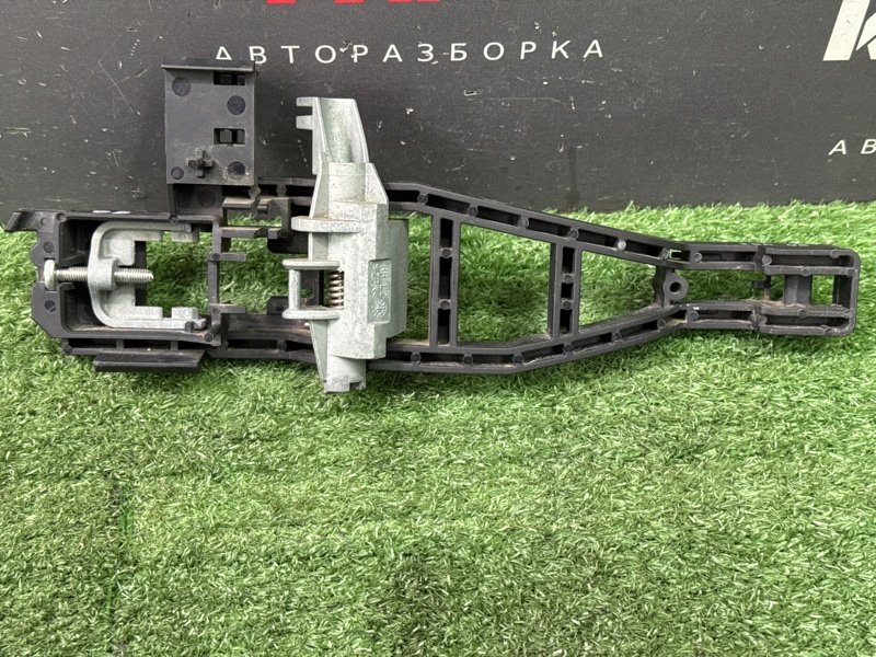 Кронштейн ручки двери Ford Focus 2