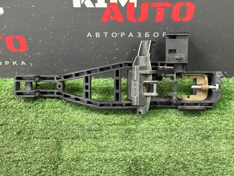 Кронштейн ручки двери Ford Focus 2