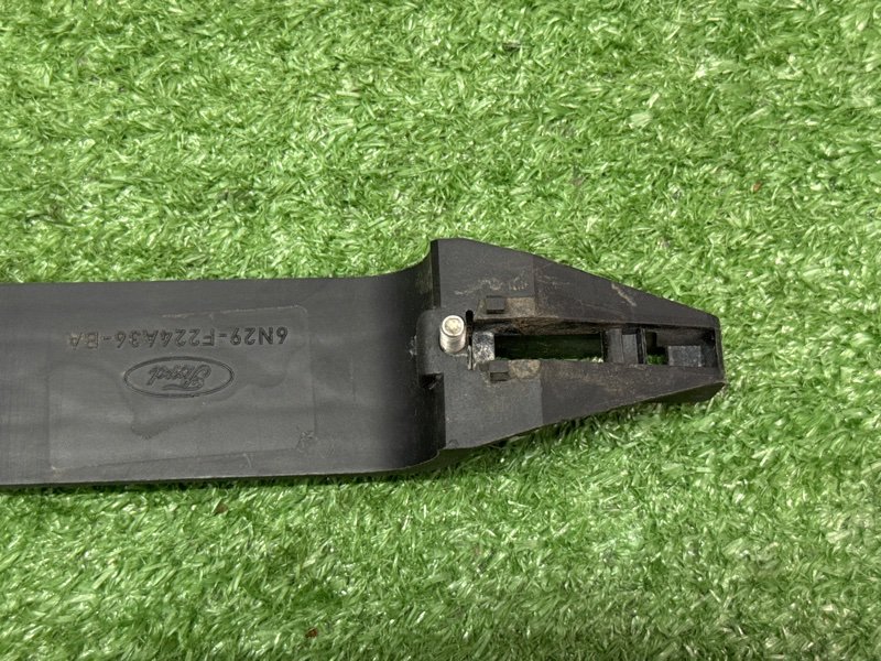 Кронштейн ручки двери Ford Fiesta