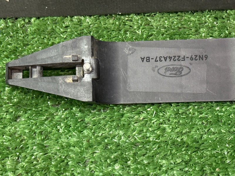 Кронштейн ручки двери Ford Fiesta