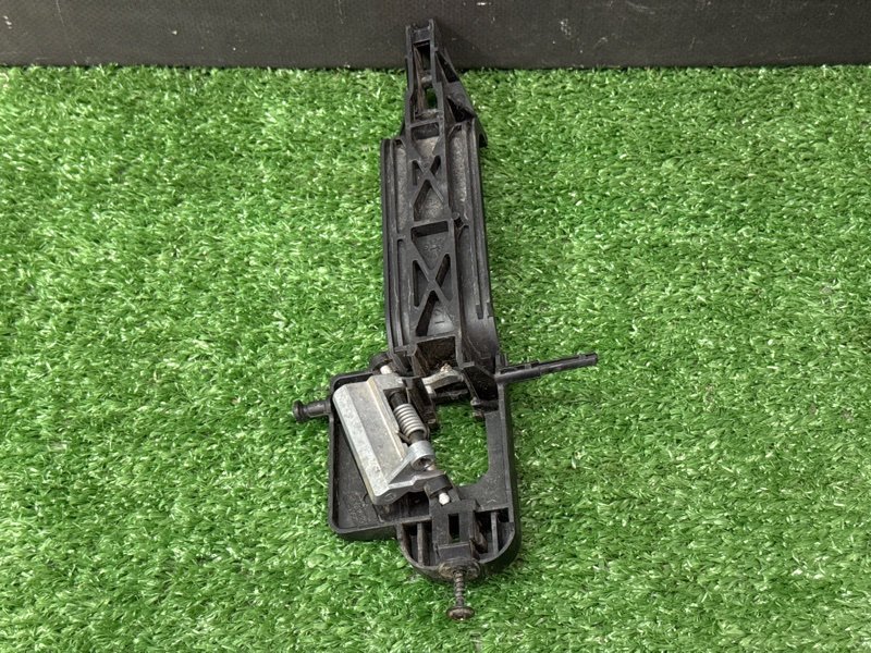 Кронштейн ручки двери Ford Fiesta