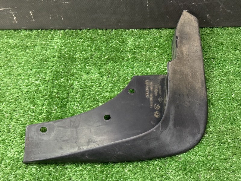 Брызговик Renault Duster