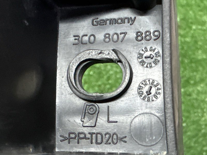 Кронштейн фары Volkswagen Passat B6