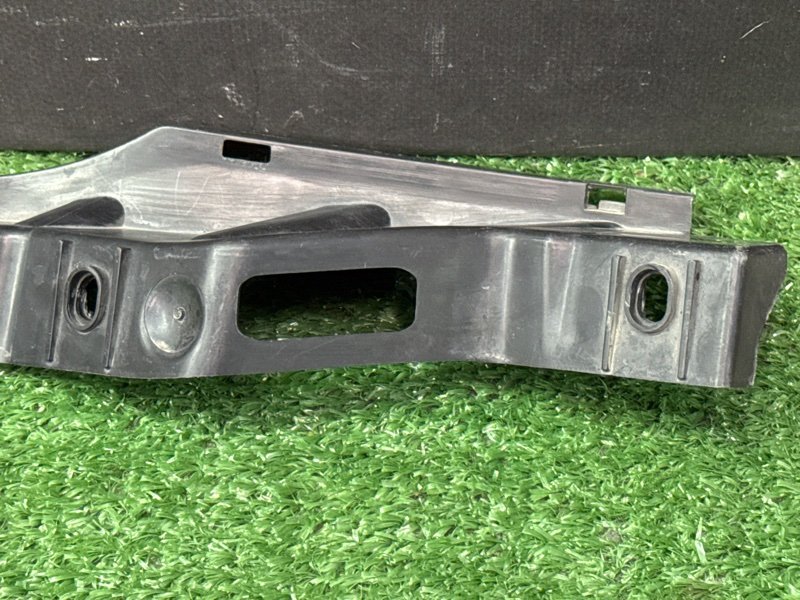 Кронштейн фары Volkswagen Passat B6