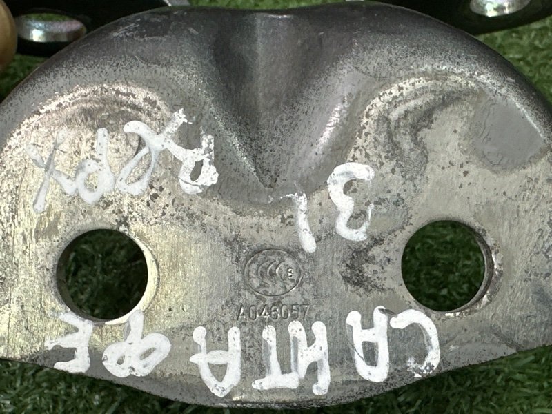 Петли двери Hyundai SantaFe 2