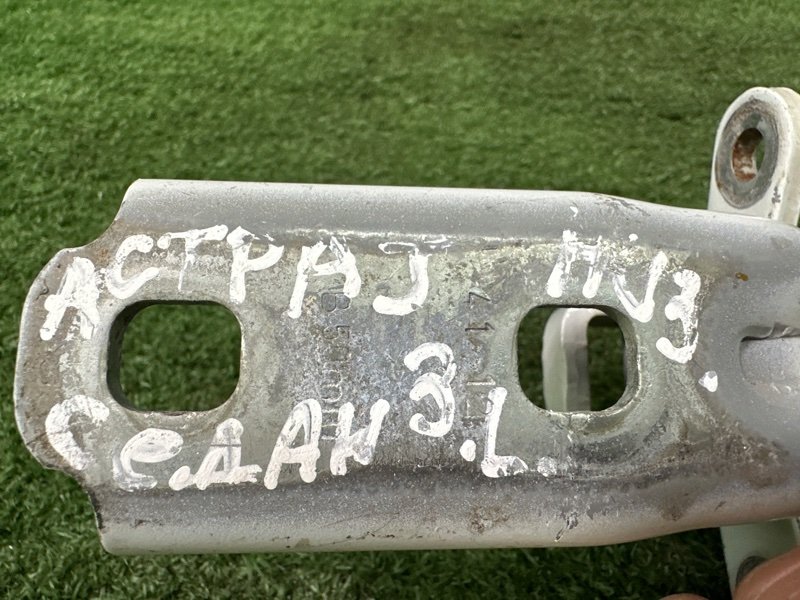 Петли двери Opel Astra J