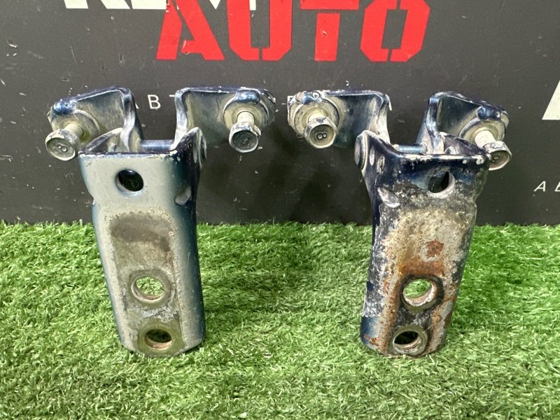 Петли двери Mitsubishi Lancer 9