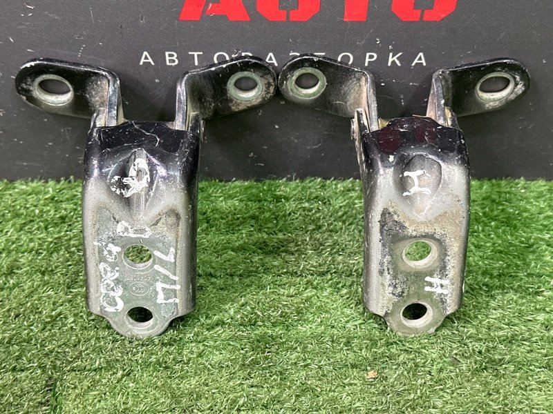 Петли двери Kia Ceed 1