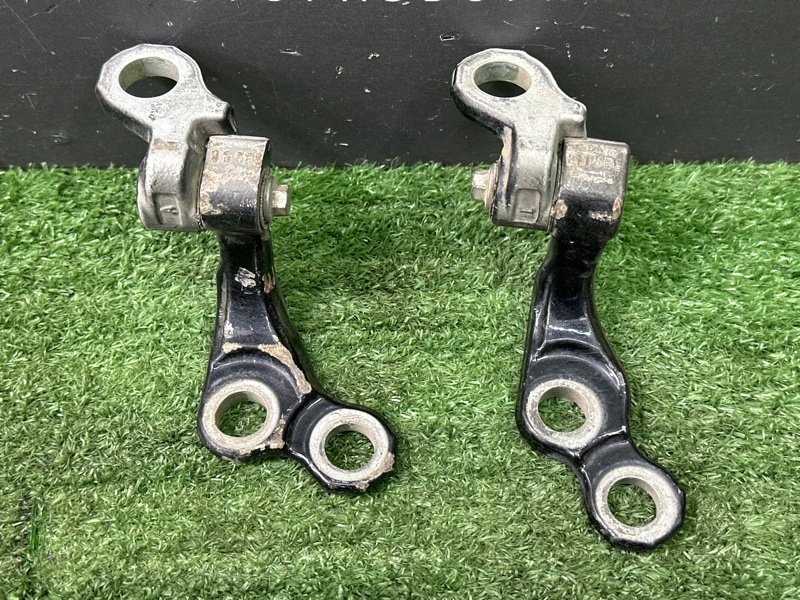 Петли двери Ford Focus 2