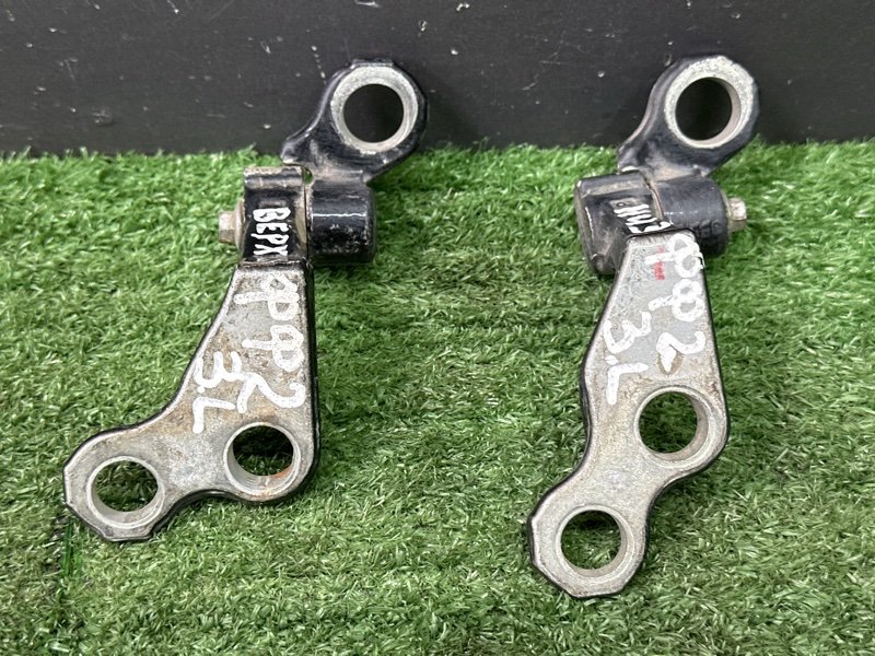 Петли двери Ford Focus 2