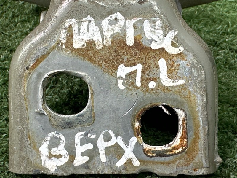 Петли двери Lada Largus