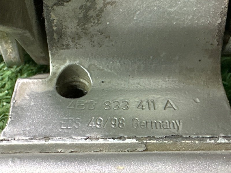 Петли двери Skoda Octavia A4