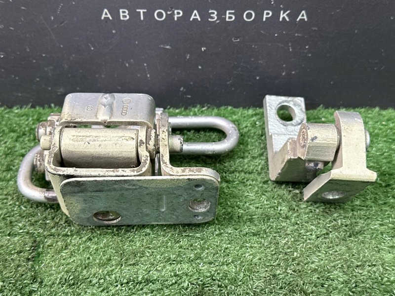 Петли двери Skoda Octavia A4