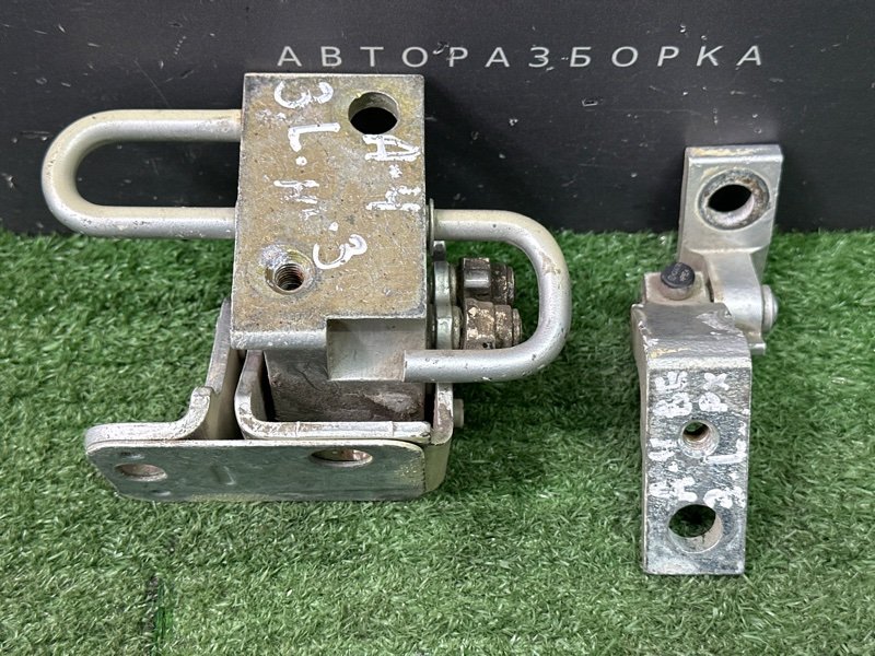 Петли двери Skoda Octavia A4