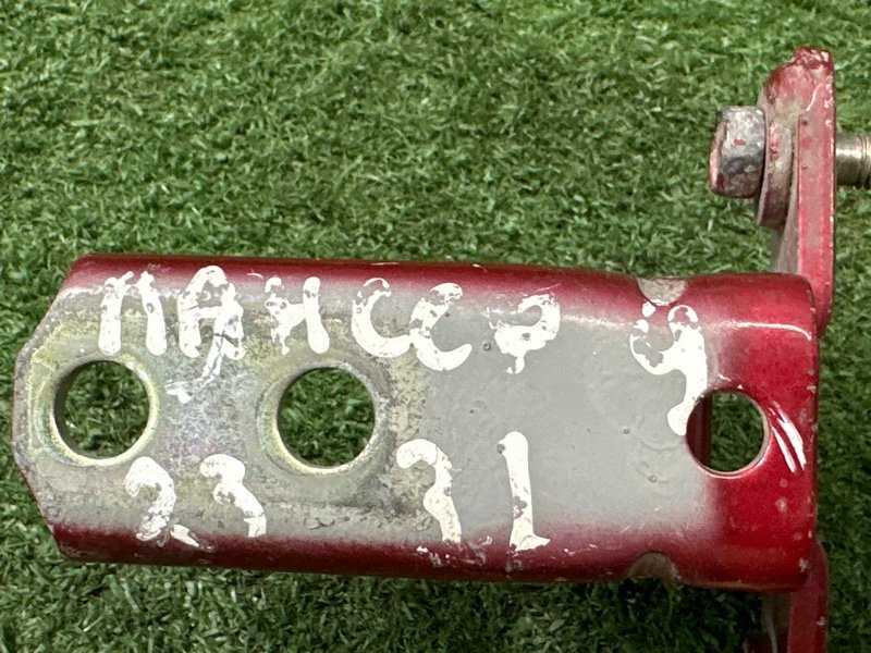 Петли двери Mitsubishi Lancer 9