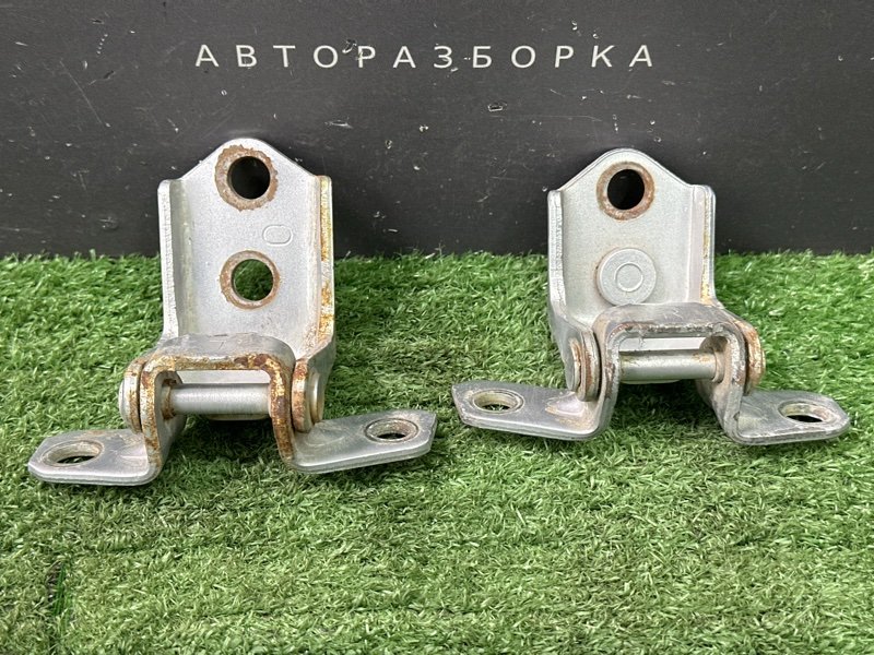 Петли двери Mazda 3 BK