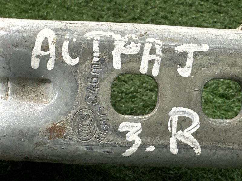 Петли двери Opel Astra J