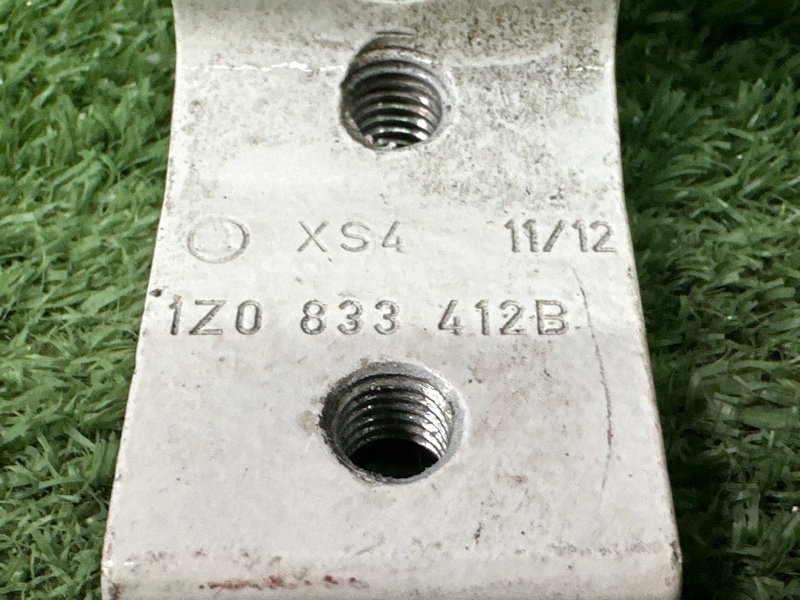 Петли двери Skoda Octavia A5