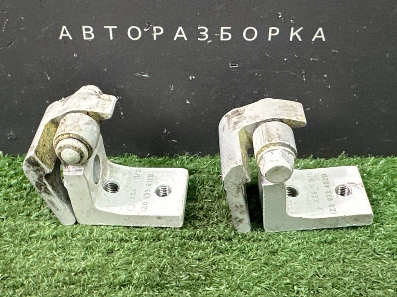 Петли двери Skoda Octavia A5