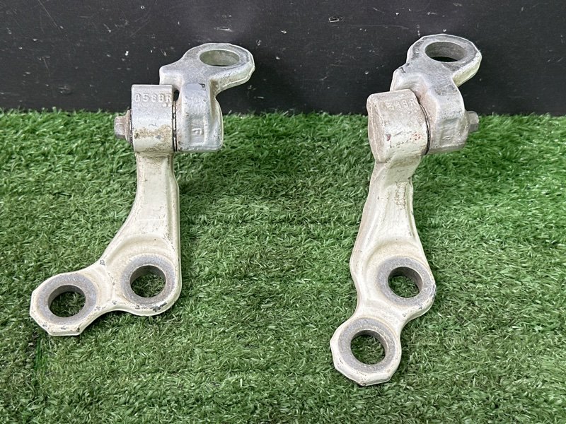 Петли двери Ford Focus 2