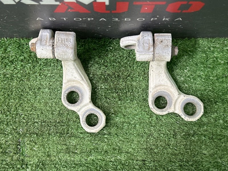 Петли двери Ford Focus 2