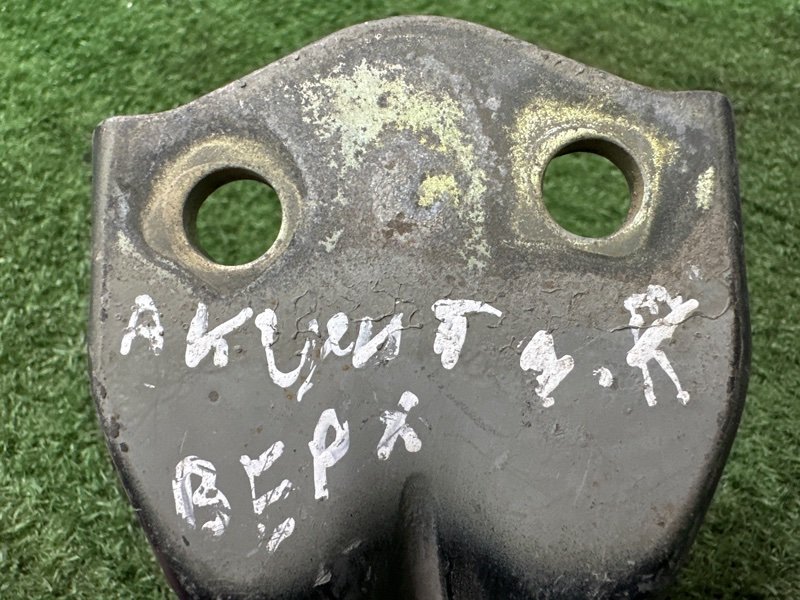 Петли двери Hyundai Accent