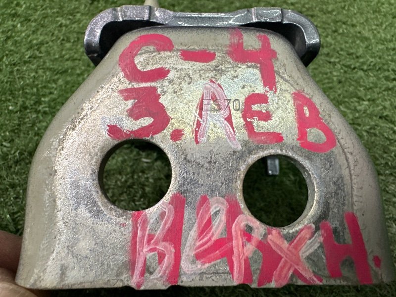 Петля двери Citroen C 4