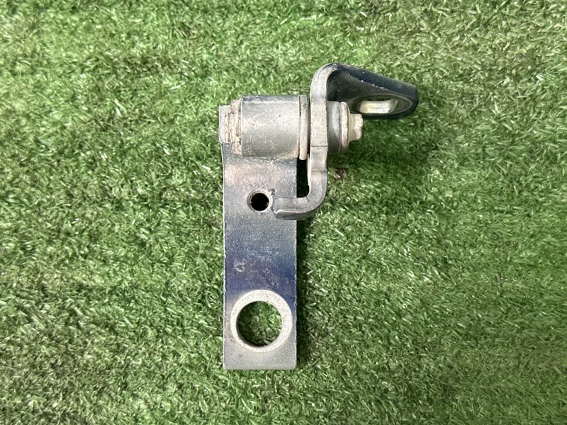 Петля двери Ford Mondeo 4