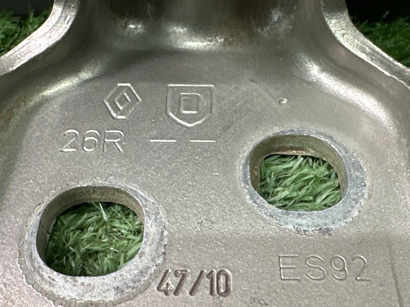 Петли двери Lada Largus