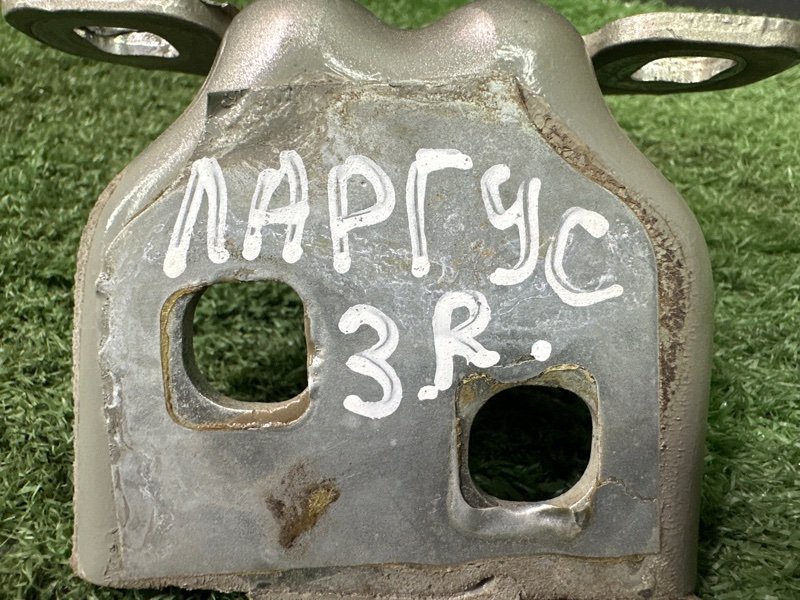 Петли двери Lada Largus