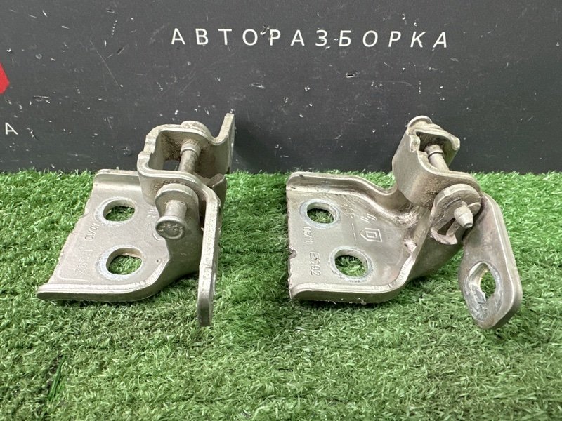 Петли двери Lada Largus