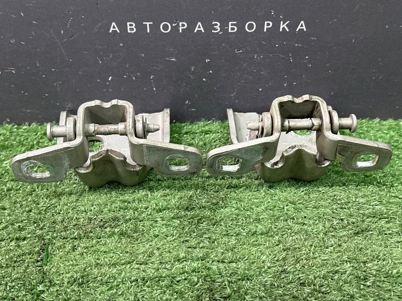 Петли двери Lada Largus