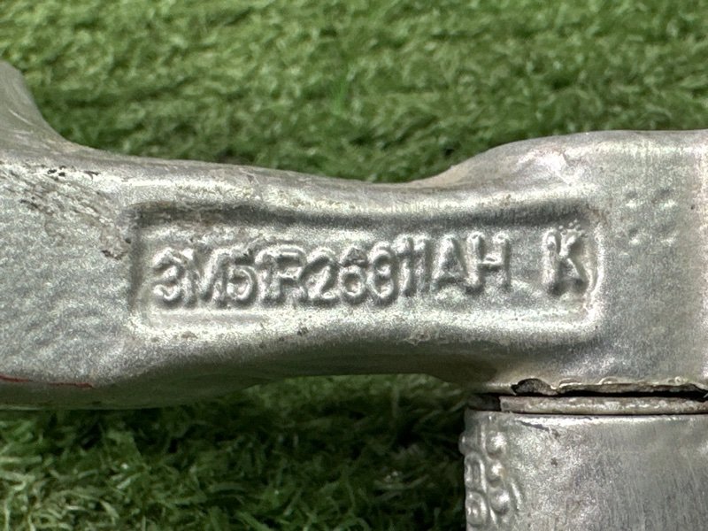 Петли двери Ford Focus 2