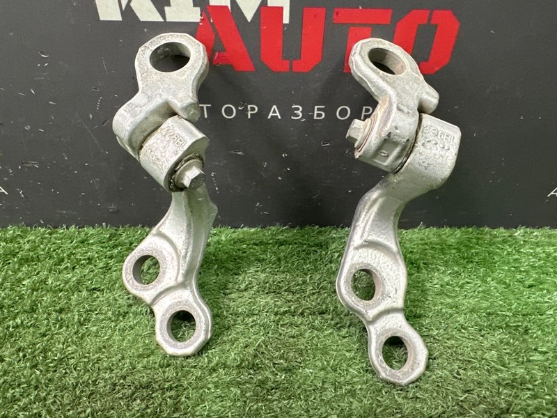 Петли двери Ford Focus 2