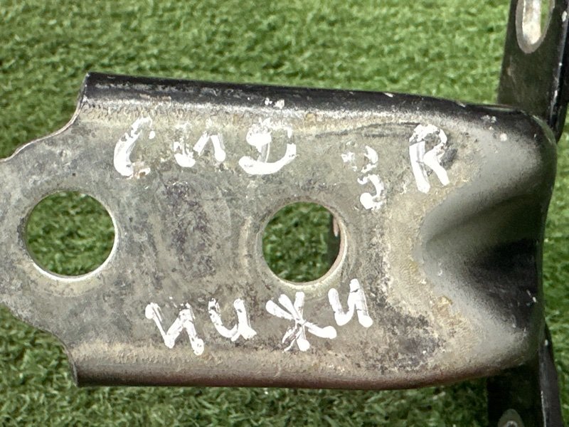 Петли двери Kia Ceed 1