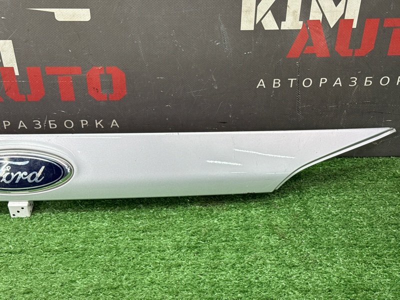 Молдинг крышки багажника Ford Focus