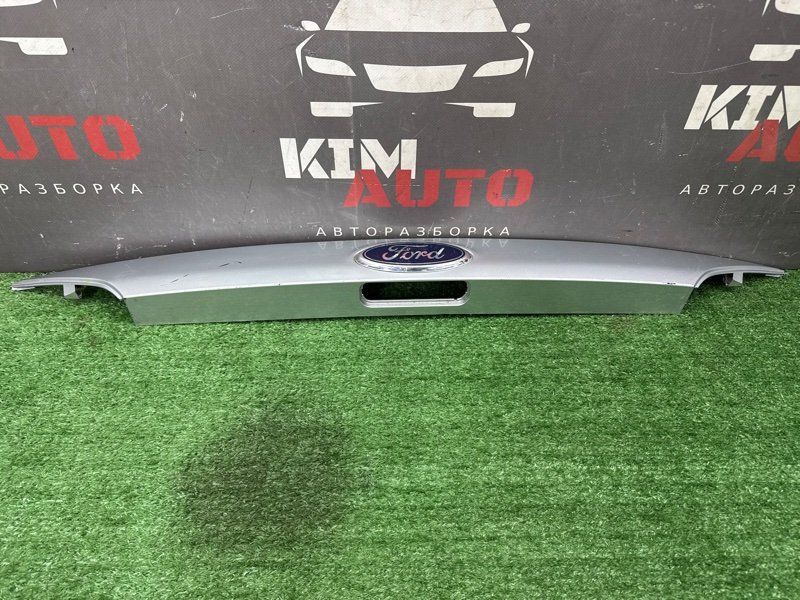 Молдинг крышки багажника Ford Focus