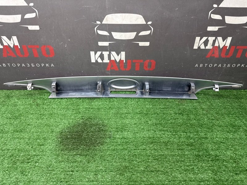 Молдинг крышки багажника Ford Focus