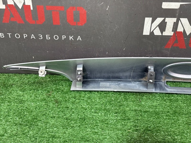 Молдинг крышки багажника Ford Focus
