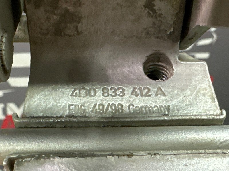 Петли двери Skoda Octavia A4