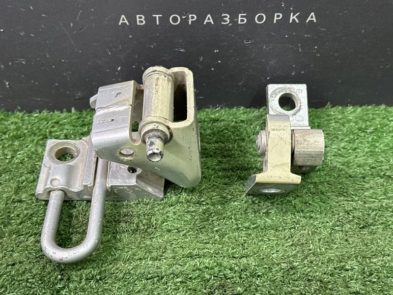 Петли двери Skoda Octavia A4