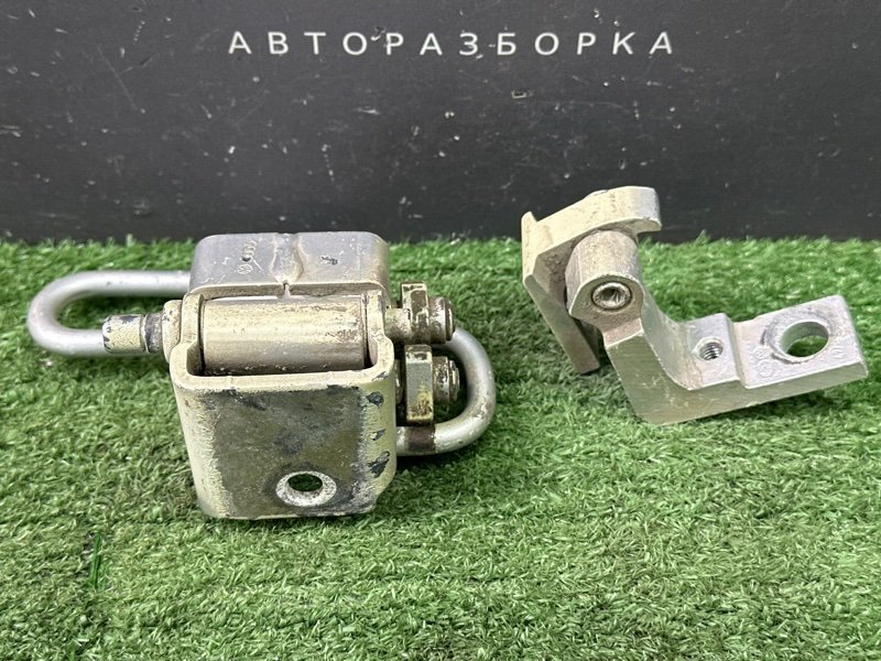 Петли двери Skoda Octavia A4