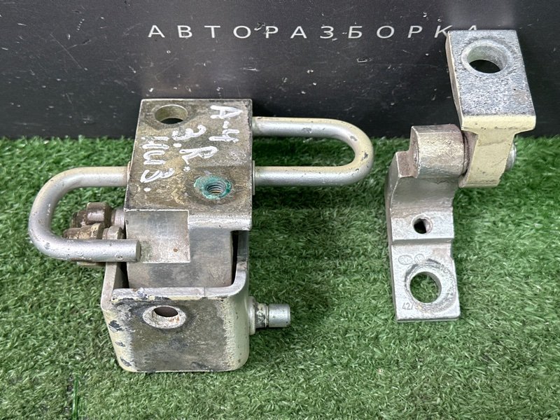 Петли двери Skoda Octavia A4