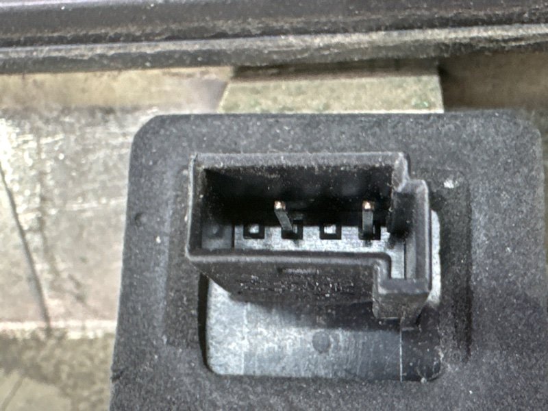 Молдинг крышки багажника Opel Astra H