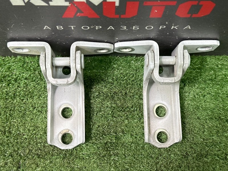 Петли двери Mitsubishi Outlander 3