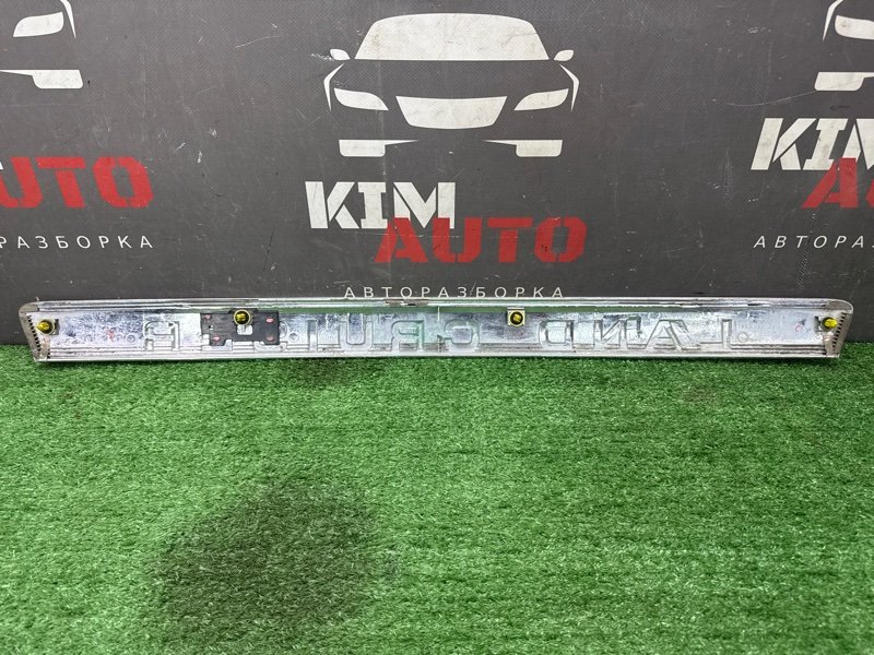 Молдинг крышки багажника Toyota Land Cruiser 200