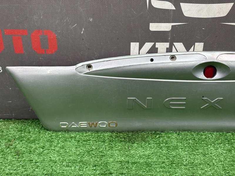 Молдинг крышки багажника Daewoo Nexia