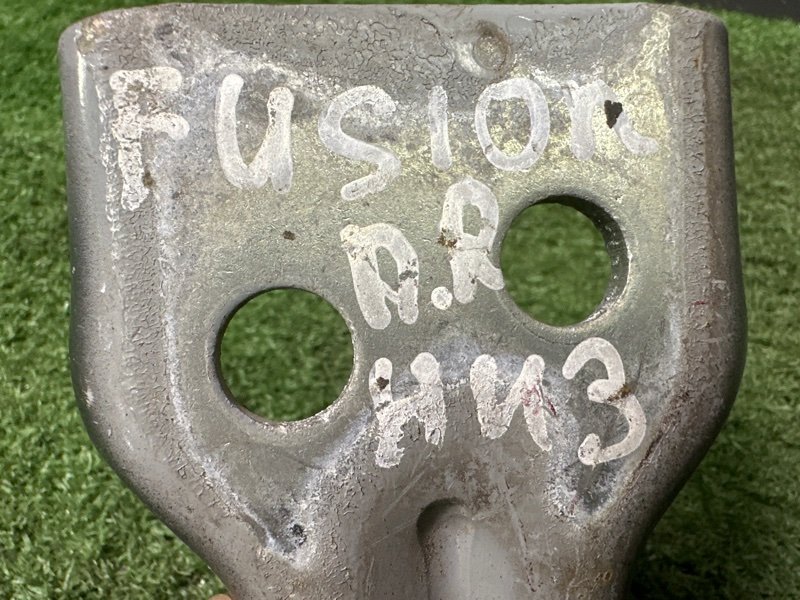 Петли двери Ford Fusion