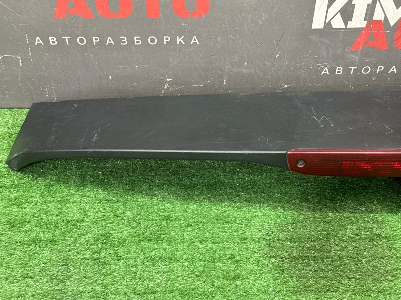 Спойлер крышки багажника с доп стоп сигналом Ford Focus
